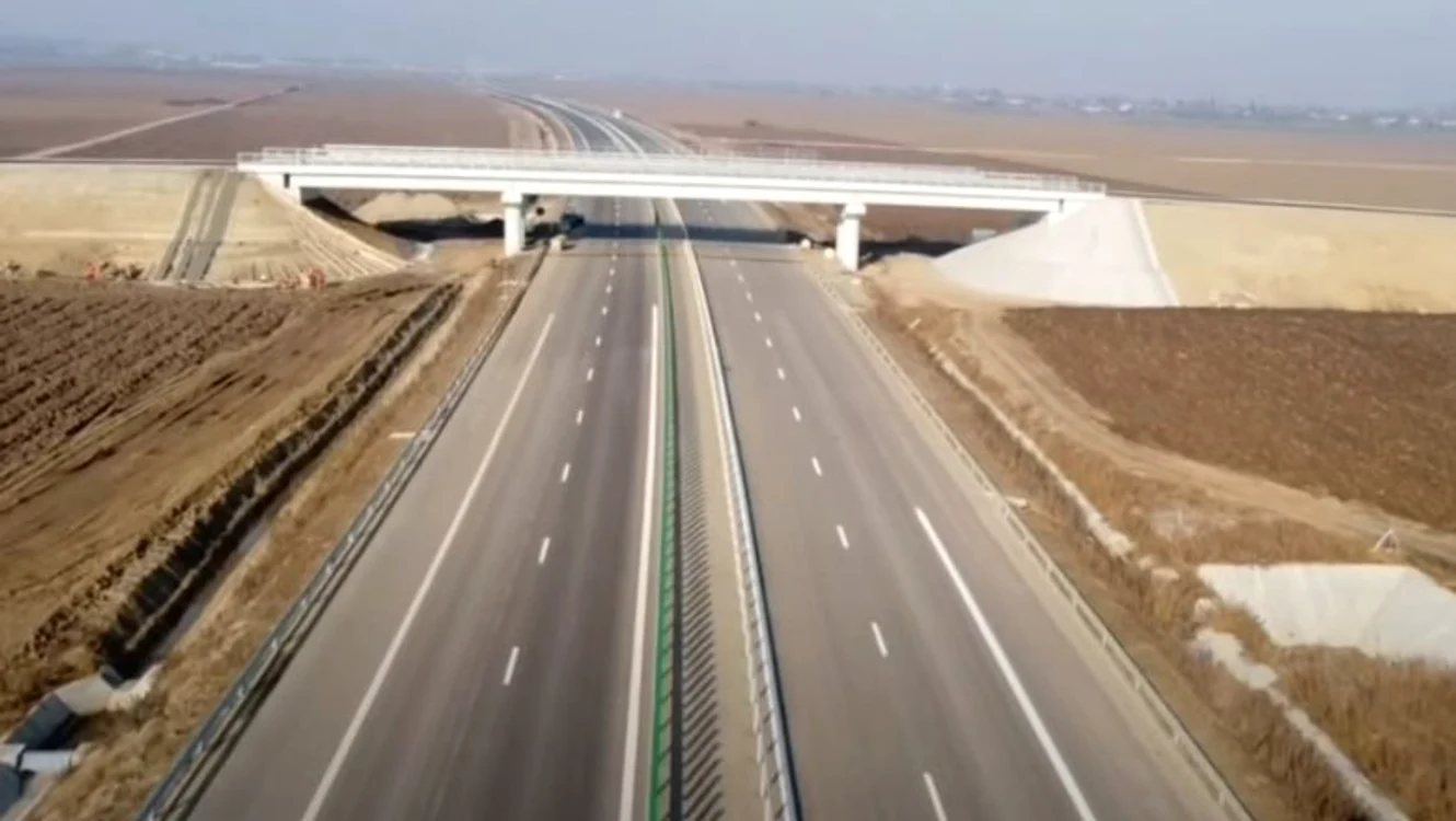 
    Se așteaptă recepția la 3,2 km pentru ca circulația să se desfășoare pe toată Centura Bacăului  
