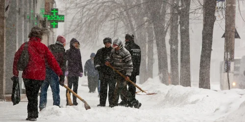 Meteorologii au anunţat că ninsorile vor continua să cadă până la finalul săptămânii