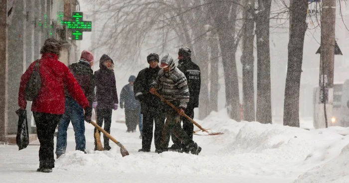 Meteorologii au anunţat că ninsorile vor continua să cadă până la finalul săptămânii