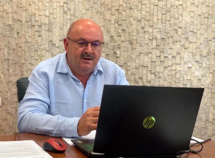 Ion Mînzînă susține că nu vor fi făcute angajări Foto: CJ Argeș