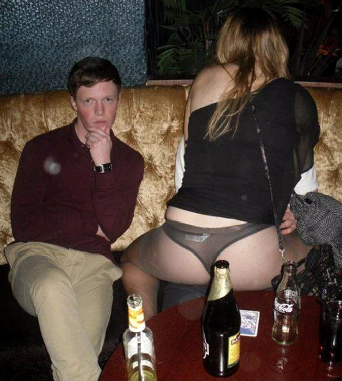 5. Nu toată lumea câştigă în seara asta. Cât şi-ar mai dori şi el să fie "sufocat" precum amicul său!