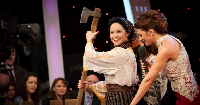 Andreea Marin, aşa cum telespectatorii o văd numai „o dată-n viaţă“. FOTO TVR