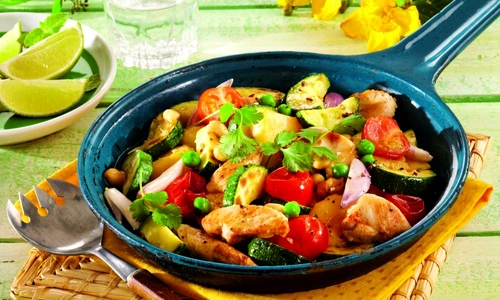 pui cu legume la tigaie jpeg