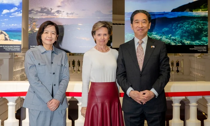 Principesa Sofia la expoziția de fotografie japoneză de la Muzeul Antipa cu ambasadorul Japoniei, Takashi Katae, și soția sa, Fumiko Katae   FOTO Alexandra Curea Gogu, Casa Majestății Sale (8) jpg