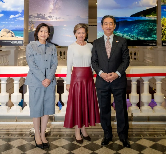 Principesa Sofia la expoziția de fotografie japoneză de la Muzeul Antipa cu ambasadorul Japoniei, Takashi Katae, și soția sa, Fumiko Katae FOTO Alexandra Curea Gogu, Casa Majestății Sale (8) jpg