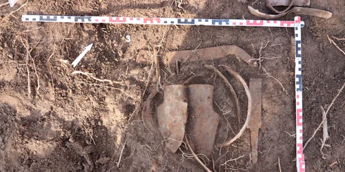 unelte din fier foto facebook muzeul de arheologie prahova png