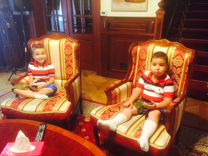 Eduard şi Maximus, acasă la tatăl lor, Silviu Prigoană