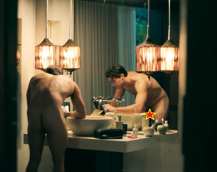 Scenă din „The White Lotus” cu Patrick Schwarzenegger nud. FOTO: Profimedia