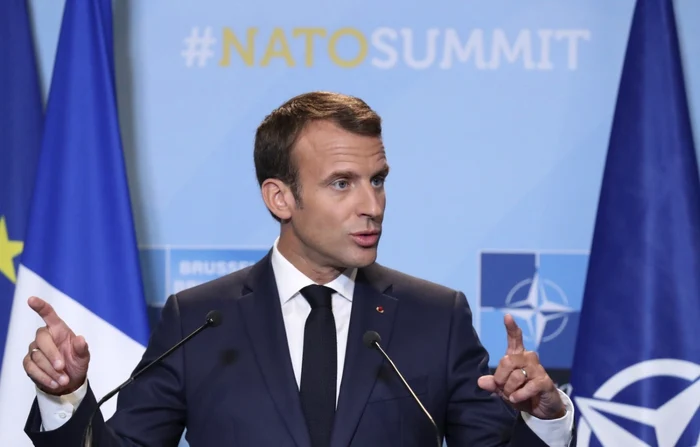 Emmanuel Macron susţinând o conferinţă de presă la summitul NATO de la Bruxelles FOTO EPA-EFE