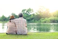 Longevitate - cuplu  varstnici - relaxare in natura FOTO Shutterstock 