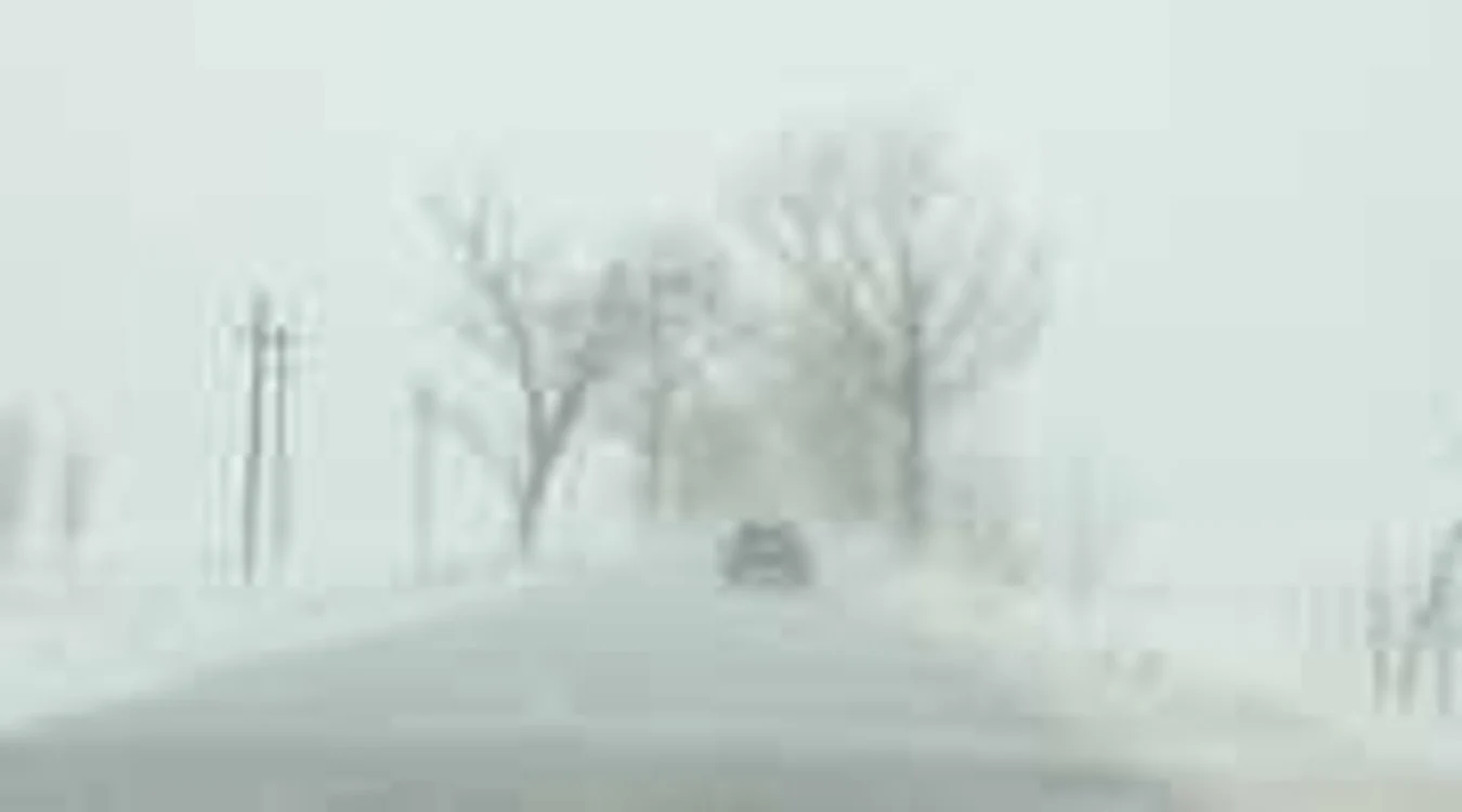 Se lucrează la remedierea avariilor provocate de viscol
