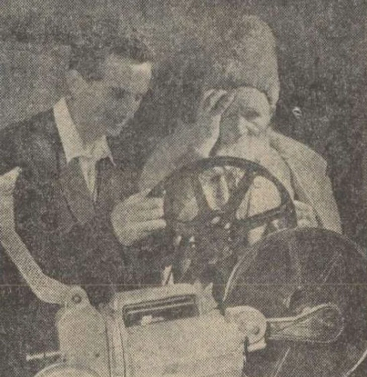 Ilie Stamate, într-o imagine de propagandă, 1965. Munca. 