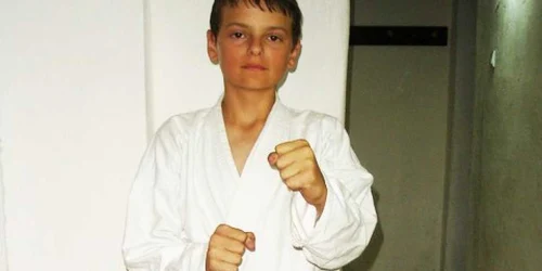 Tânărul a învins cancerul osos 