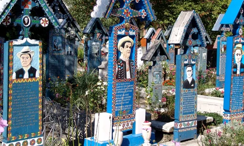 Cimitirul Vesel din Săpânța  (foto : Teofil Ivanciuc)