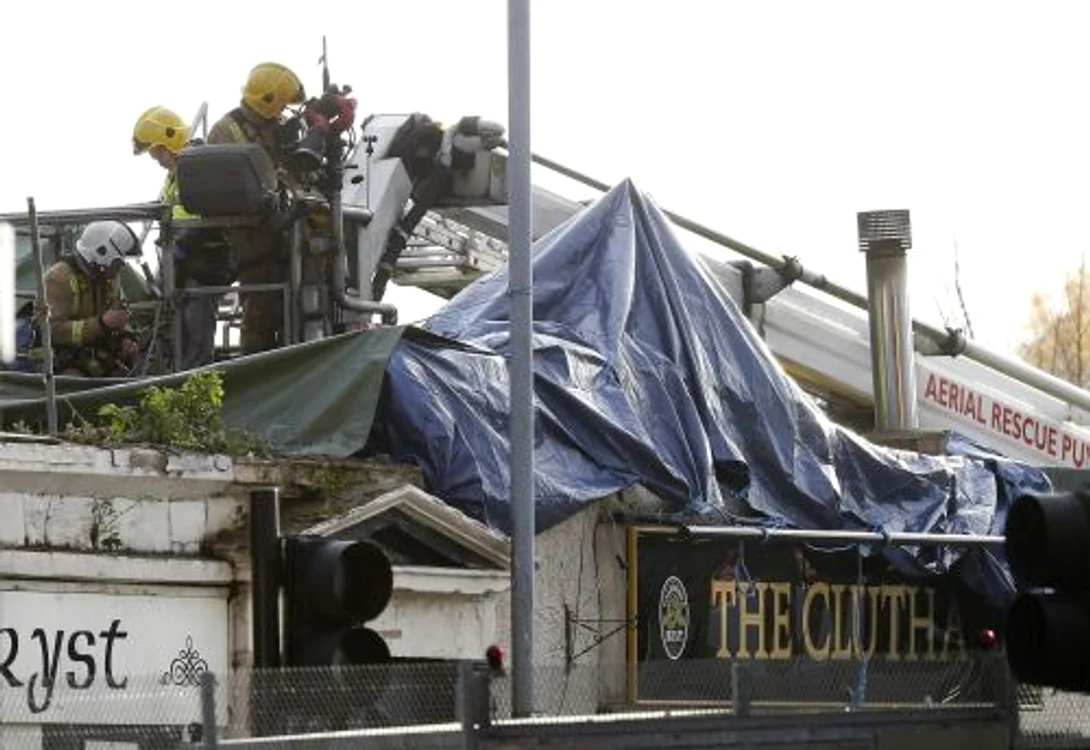Elicopter prăbuşit în Glasgow (FOTO REUTERS)