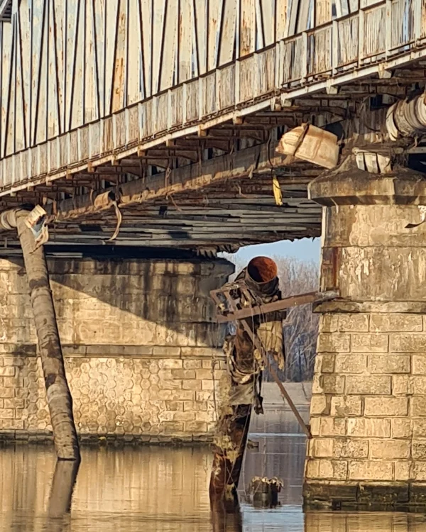 Conducta de apă potabilă s-a desprins, suporţii acesteia cedând FOTO: Facebook CAO Olt