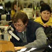 Meseria de confecţioner în industria textilă are căutare chiar şi în actualele condiţii de criză economică. 