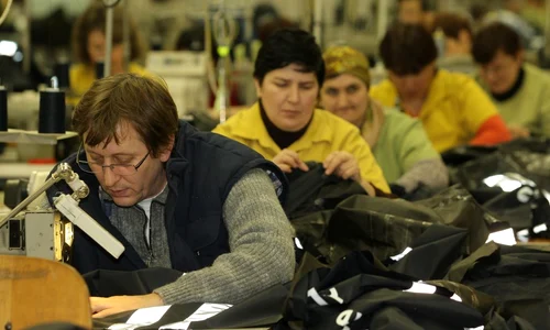 Meseria de confecţioner în industria textilă are căutare chiar şi în actualele condiţii de criză economică. 