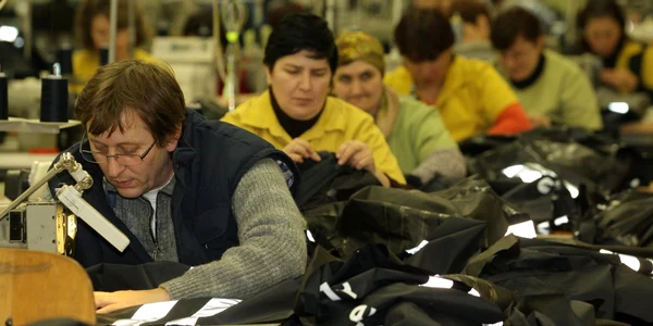 Meseria de confecţioner în industria textilă are căutare chiar şi în actualele condiţii de criză economică. 