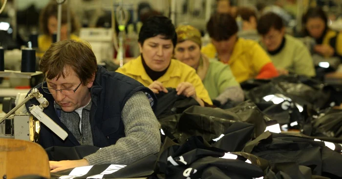 Meseria de confecţioner în industria textilă are căutare chiar şi în actualele condiţii de criză economică.