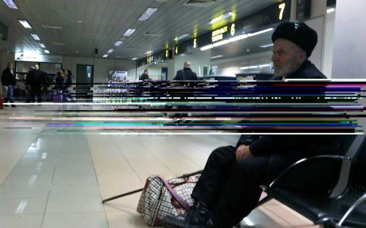Pasagerii pentru zborul de Timişoara aşteaptă pe aeroportul Otopeni