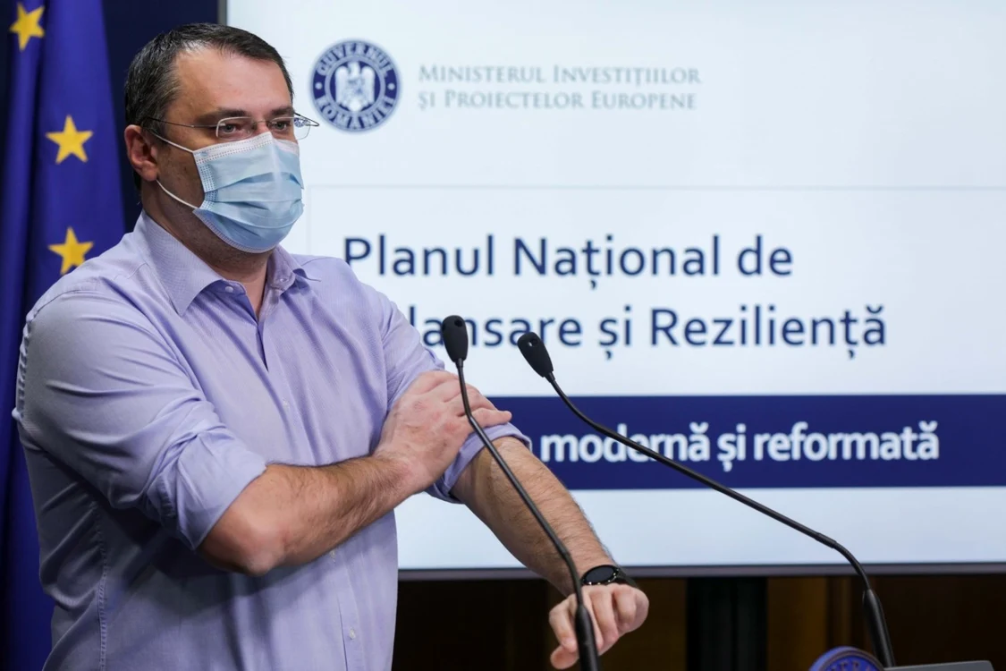 Cristian Ghinea, ministrul Fondurilor Europene, se pregăteşte să meargă la Bruxelles cu a treia variantă a PNRR, după ce primele două nu au avut succes