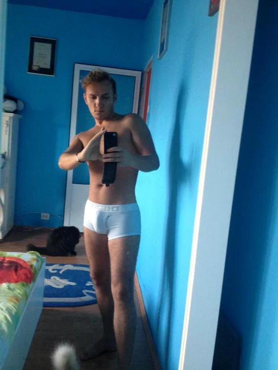 Mihai Trestariu: Adoră să se pozeze şi are unul dintre acele fetişuri sexuale ciudate ale vedetelor