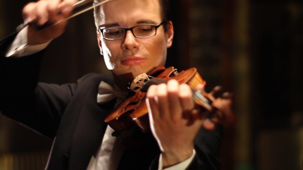 Vioara Stradivarius în biserica din Ghimeș-Făget. Surpriza făcută lui Alexandru Tomescu la finalul concertului VIDEO