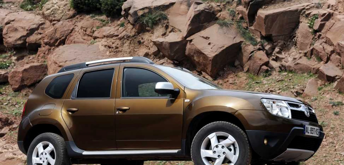 Consiliul Judeean va achiziţiona cinci autoturisme Dacia Duster
