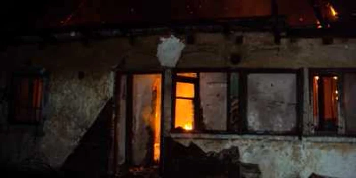 Incendiul a fost stins după cinci ore