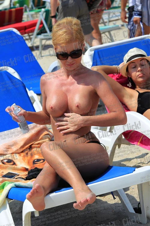 Cât de «bună» este udă fata de la pagina 3