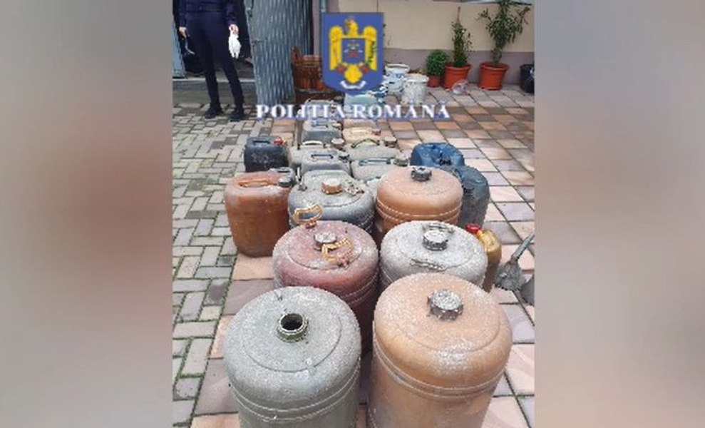 Peste 1.400 de litri de motorină, ulei și zeci de componente de vagoane, furate de la CFR de patru indivizi VIDEO