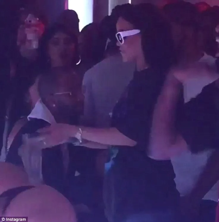 Riri, în clubul de stripteasefoto: Instagram