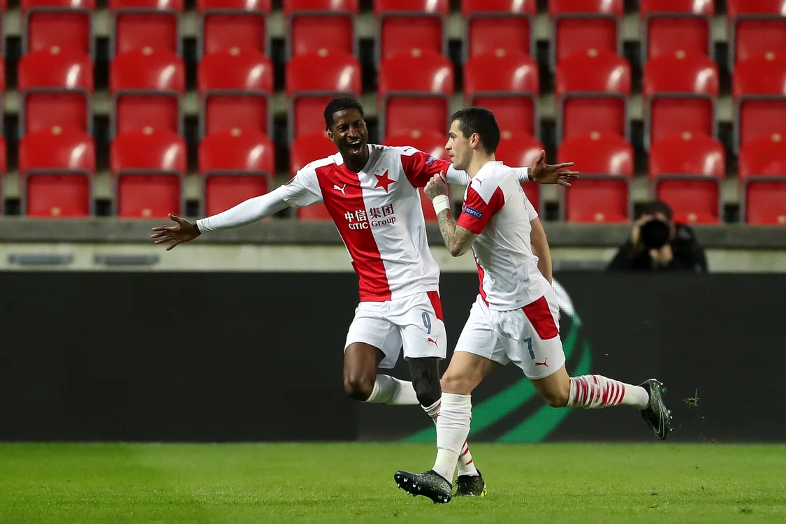 
    Nicolae Stanciu a deschis scorul în meciul tur dintre Slavia Praga si Glasgow RangersFoto: EPA-EFE  