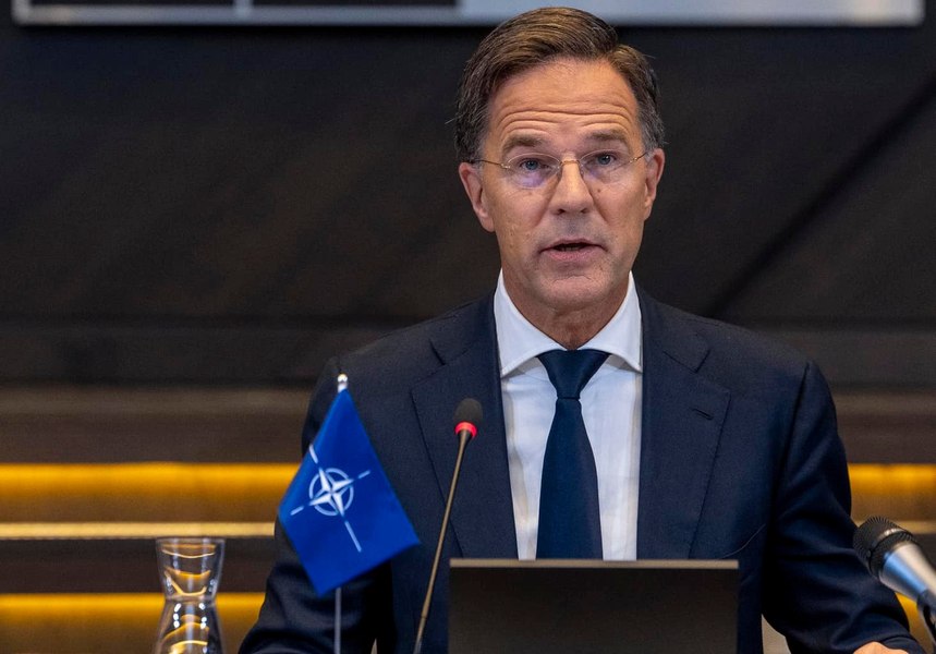 Trump la summitul NATO discutând despre cheltuielile de apărare ale aliaților europeni | sursa foto: Adevarul Trump la summitul NATO discutând despre cheltuielile de apărare ale aliaților europeni | sursa foto: Adevarul