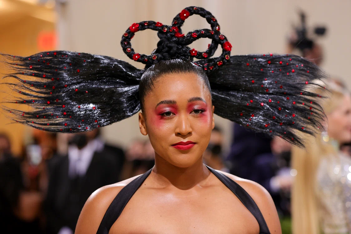 
    Naomi Osaka și-a completat ținuta cu o capă neagră, de inspirație haitianăfoto: Getty Images  
