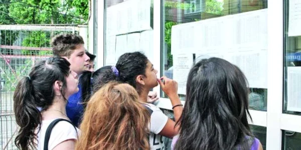 Ultima zi de completare a fişelor de înscriere la liceu