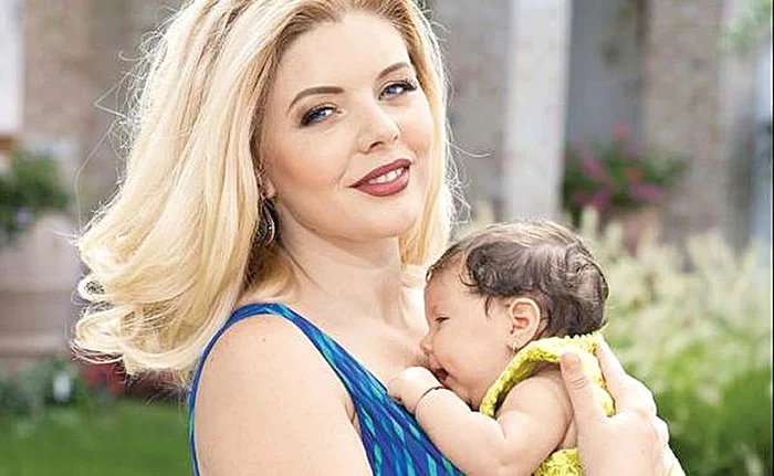 Bianca e topită după Eva, o bombonică de fetiţă