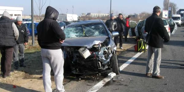 Şoferul vinovat a declarat că nu s-a asigurat, iar din această cauză a lovit autospeciala