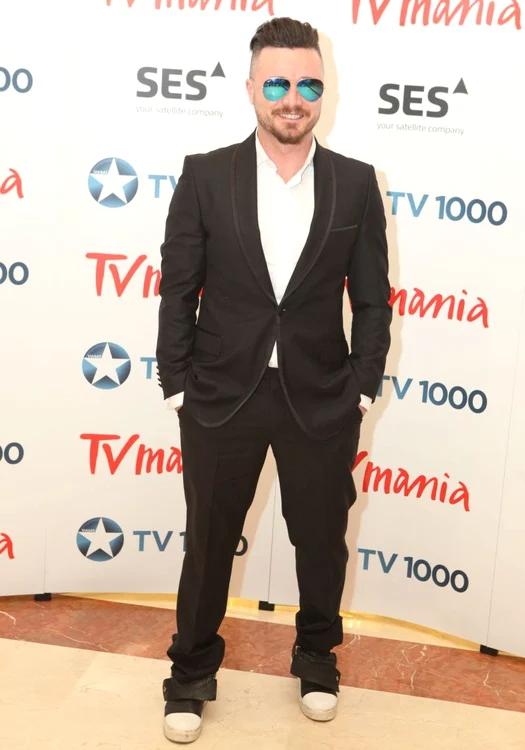 Tavi Clonda a uitat şi el să-şi şteargă pantofii pentru eveniment