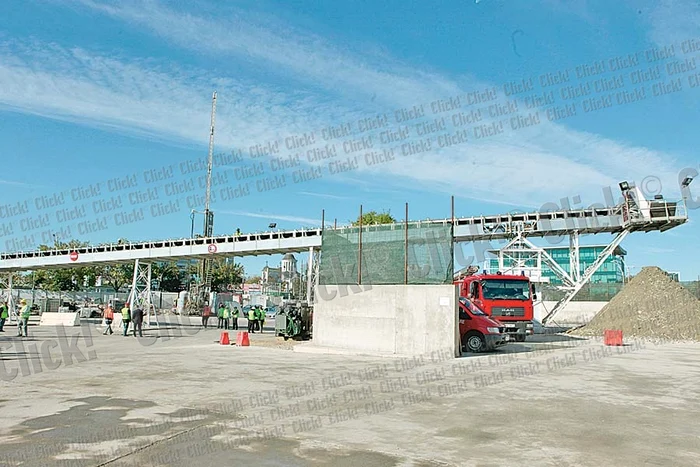 „Varvara”a început lucrul  la aproape un an de când  a fost coborâtă în subteran (Fotografii: Roberto Sălceanu)