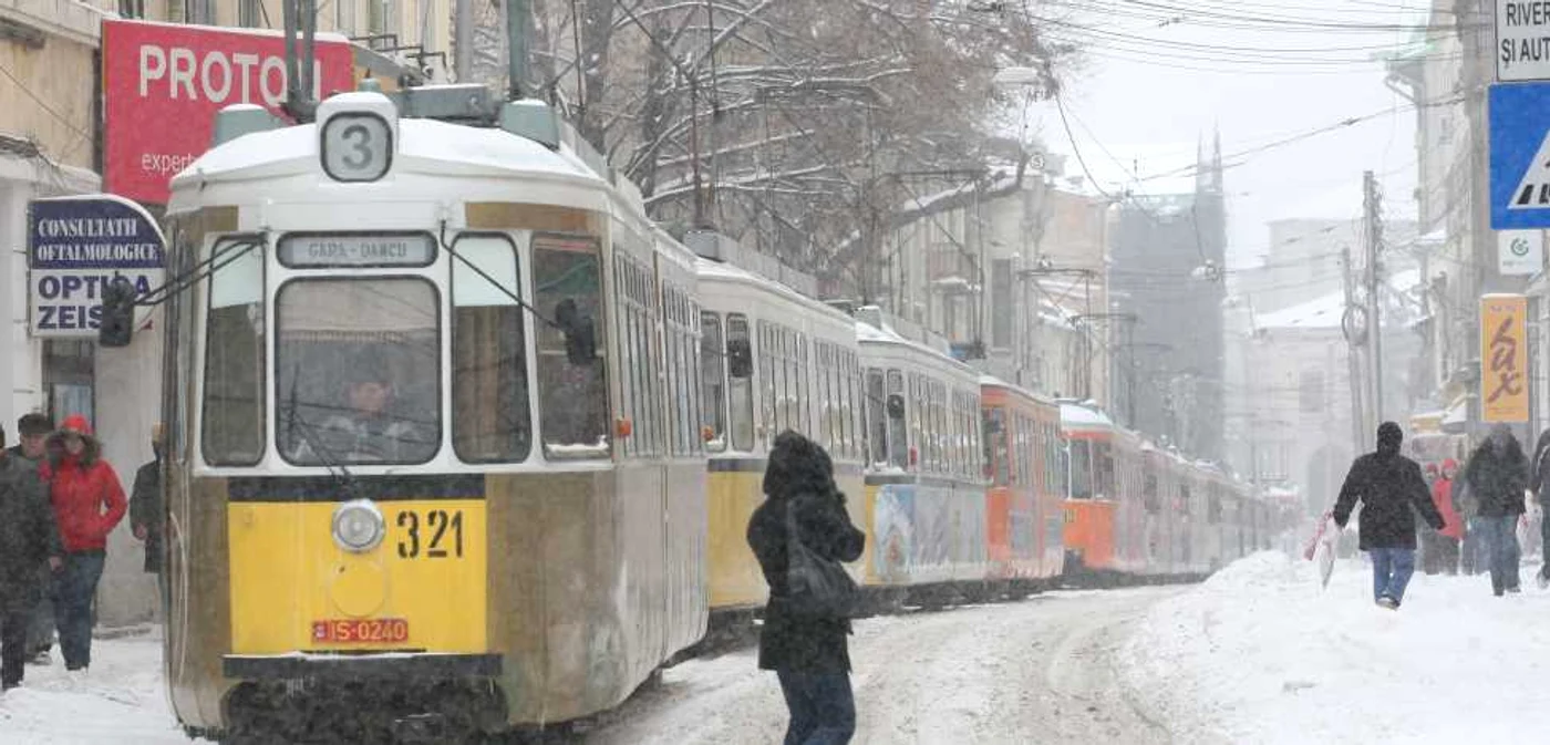 Tramvaie blocate pe strada Cuza Vodă