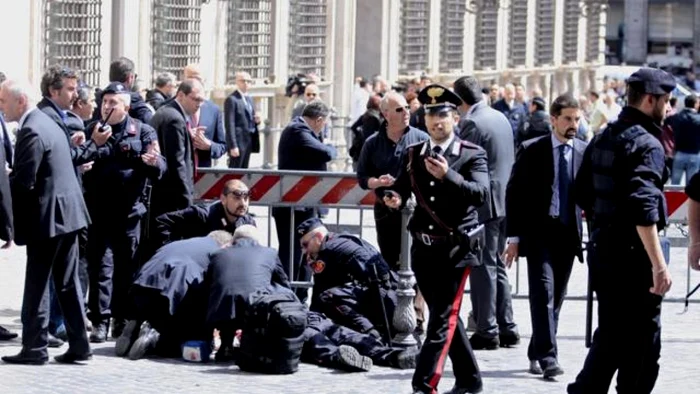 Doi carabinieri au fost răniţi într-un schimb de focuri de armă în faţa Platului Chigi, sediul guvernului italian FOTO La Stampa