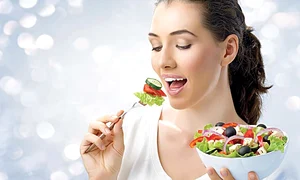 femeie salata1254 jpeg