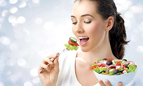 femeie salata1254 jpeg