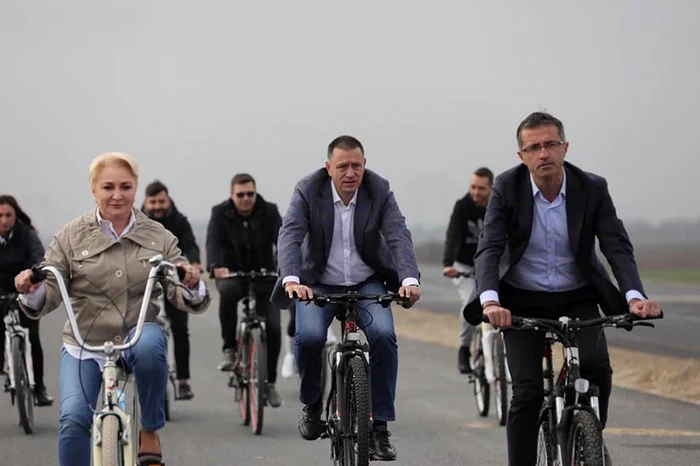 
    Viorica Dăncilă a mers pe bicicletă pentru a testa centura Bacăului  