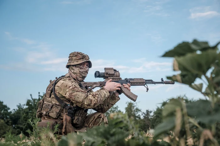 Soldat ucrainean se antrenează în regiunea Donețk FOTO PROFIMEDIA