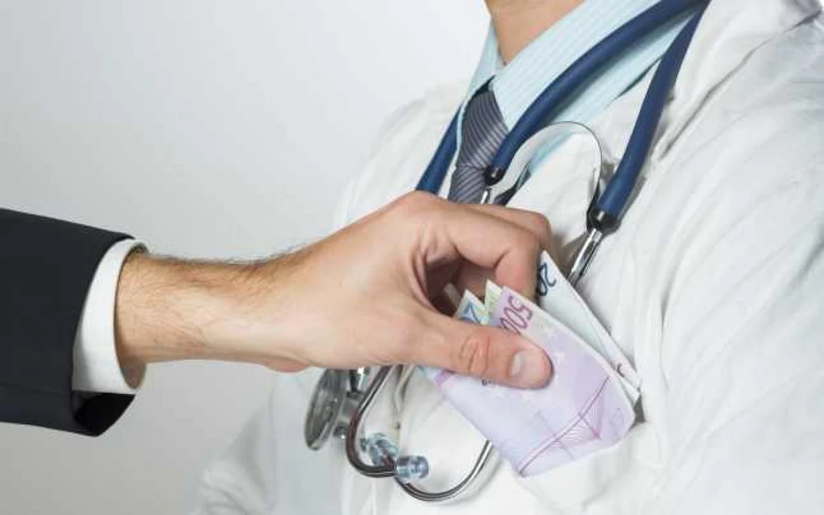 Medic reținut pentru luare de mită Foto: Shutterstock