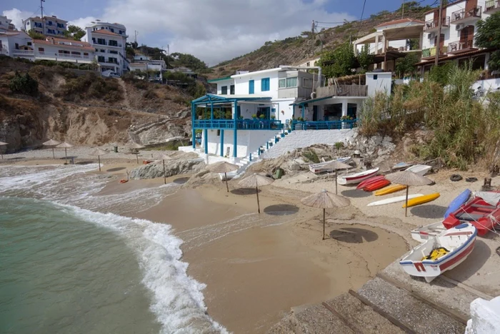 Plajă de pe insula Ikaria din Grecia FOTO Shutterstock