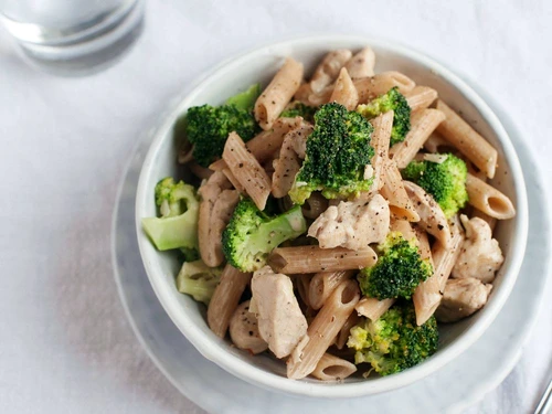 Penne cu pui si broccoli jpeg